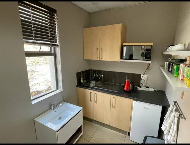 BUSINESS PROPERTY TO RENT IN MIDSTREAM ESTATE